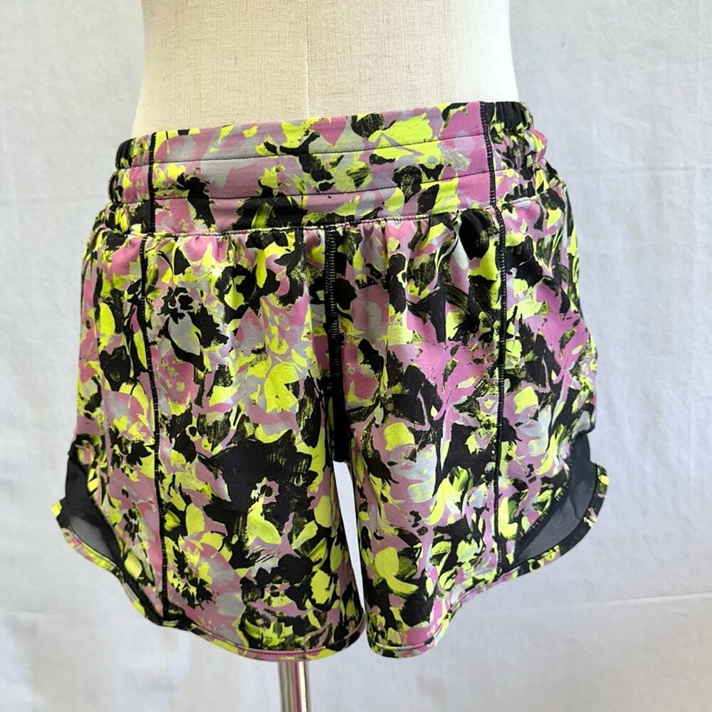 Lululemon Hotty Hot Low Rise Short Inflected Highlight Yellow Multi/Black Size 6